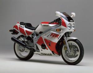 Yamaha FZR400 1988 года